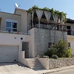 Comfort With Garage Aria Apartman Vrgorac