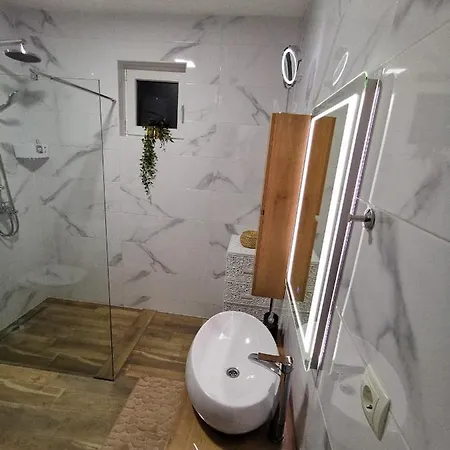 Comfort With Garage Aria Apartment Vrgorac