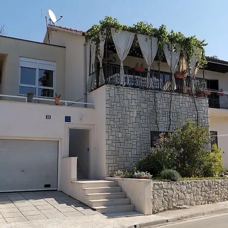 Comfort With Garage Aria Apartamento Vrgorac