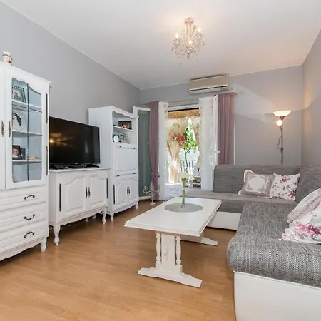 Apartman Comfort With Garage Aria Vrgorac