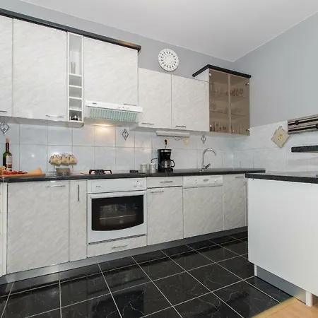 Apartment Comfort With Garage Aria *